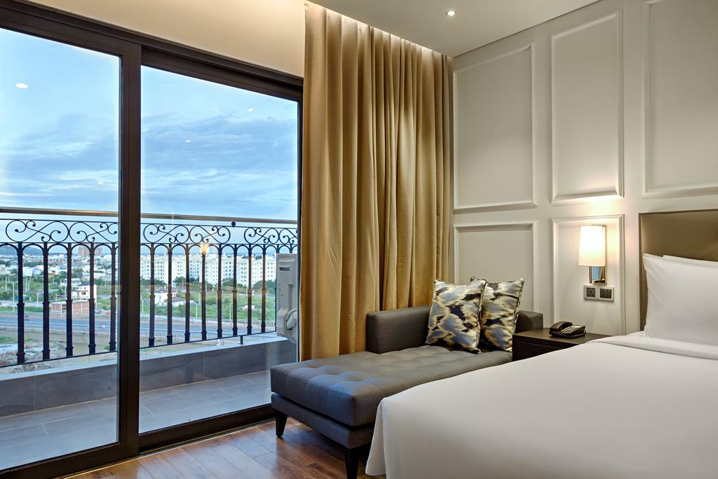 Review Khách Sạn Golden Bay Đà Nẵng dịch vụ có tốt không?